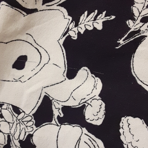 Theory Hodal Floral Top Size Medium - Picture 8 of 8